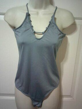 CUTE RED BY BKE GRAY BODYSUIT STRAPPY GRAY DESIGN SIZE M ONE PIECE LEOTARD 👩